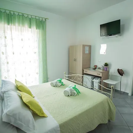 L'Angolo Di Laura Comfortable Rooms Guest house 3*