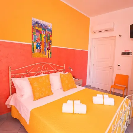 Guest house L'Angolo Di Laura Comfortable Rooms 3*