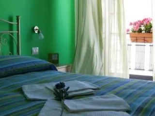 Guest house L'Angolo Di Laura Comfortable Rooms 3*