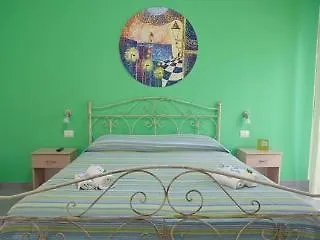Guest house L'Angolo Di Laura Comfortable Rooms 3*
